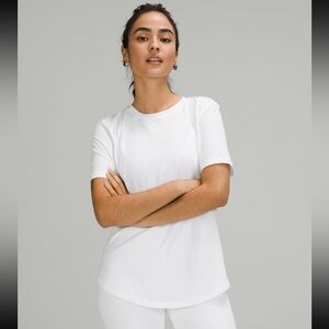 Lululemon women’s love crew tee